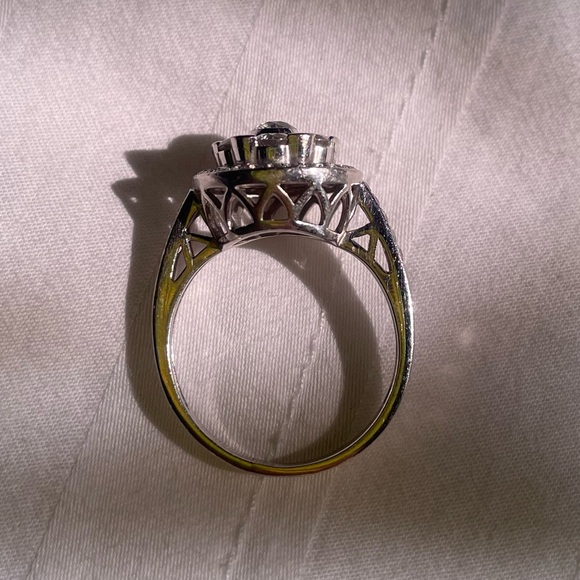 Diamond Ring - Picture 3 of 10
